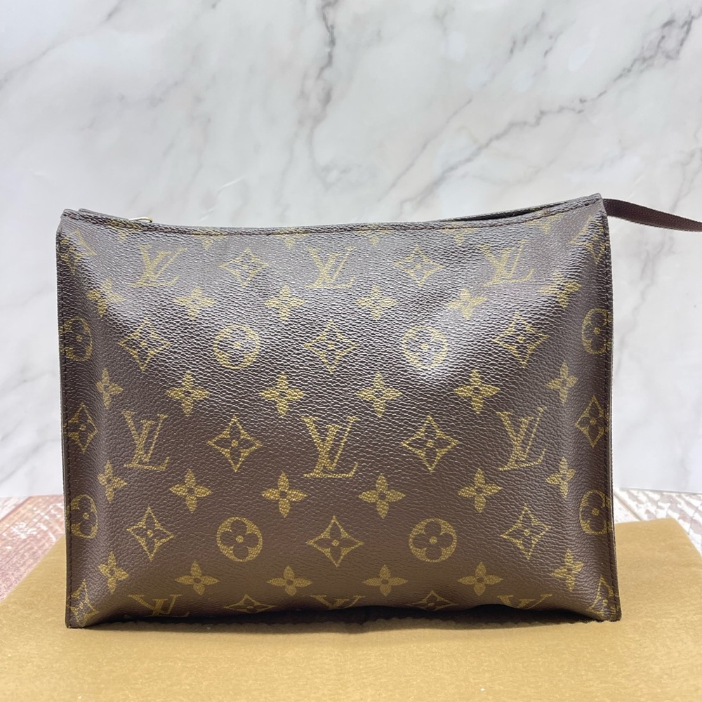 Louis Vuitton LV Cosmetic Pouch Bag Poche Toilette 26 M47542 Monogram Clutch USA